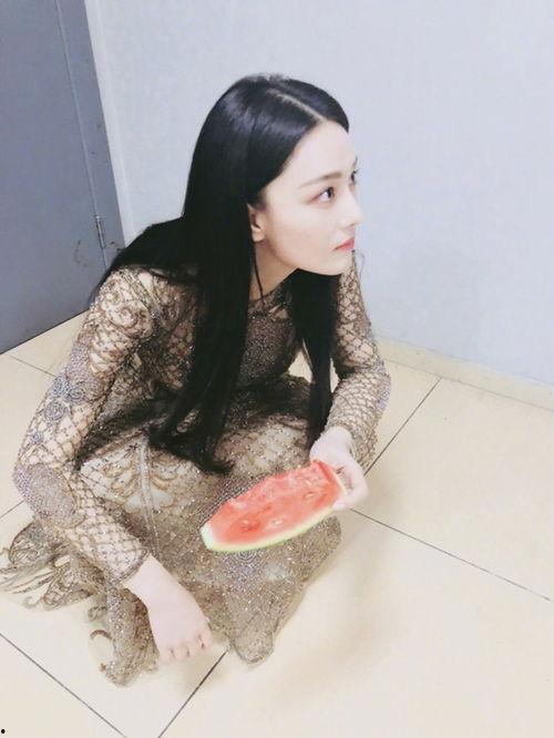张雨馨吃瓜,揭秘娱乐圈背后的真相