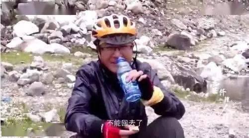 西藏大爷吃瓜事件,一场引发热议的民间趣闻