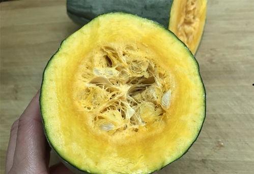 没有工具怎么吃瓜,无工具挑战美食新境界