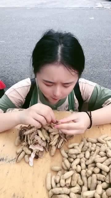 吃瓜女顾客